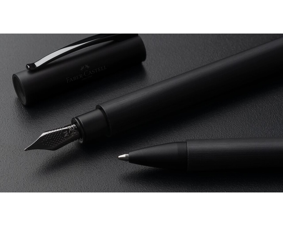 ambition all black fyldepen